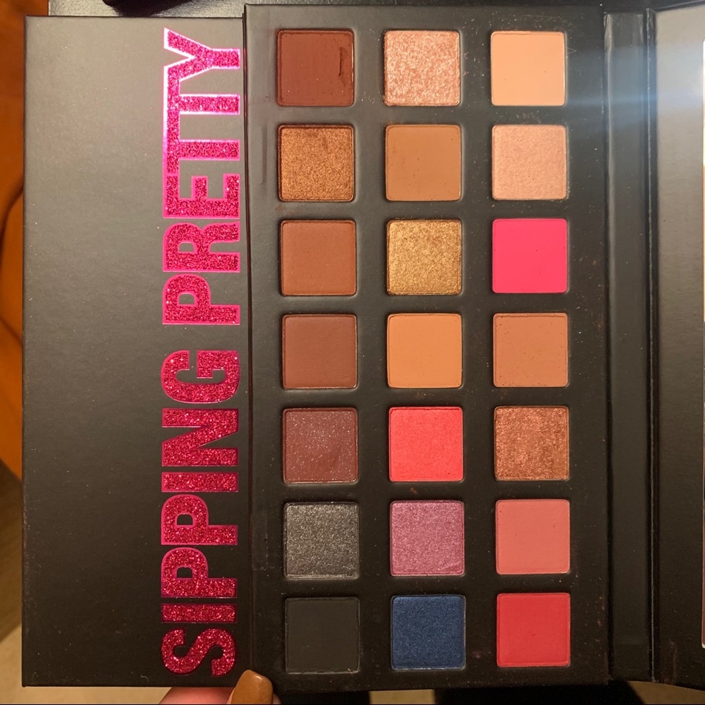 Kylie Cosmetics - Picture 4 of 5